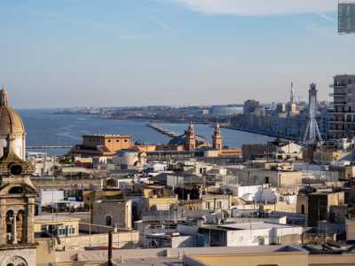 ...ma anche il Teatro Margherita e lo skyline del lungomare monumentale